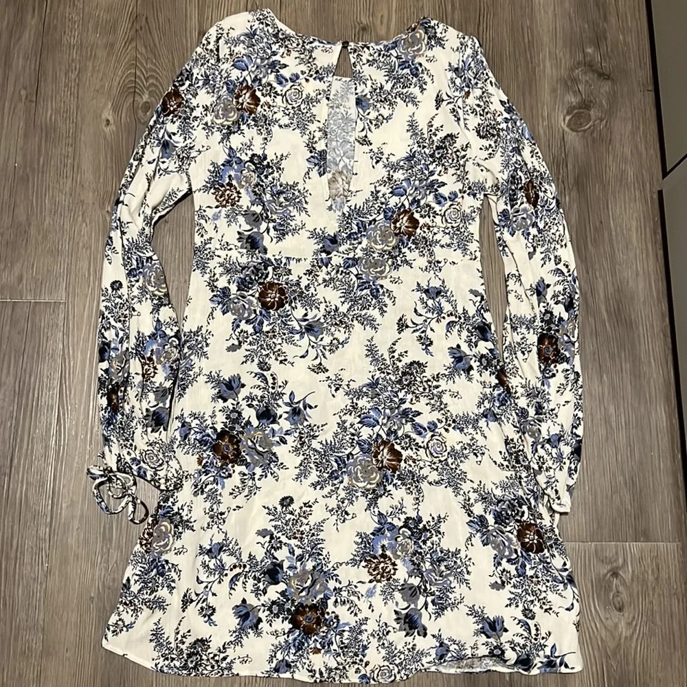 AEO Floral Cold Shoulder Long-Sleeve Dress Like New - Picture 8 of 9